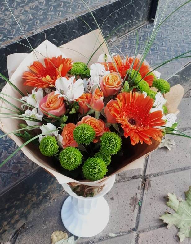 Букет цветов из: Герберы, Хризантемы, Альстромерии и Розы в Речицы