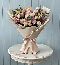 Букет цветов из:  Розы и Лизиантусы в Речицы