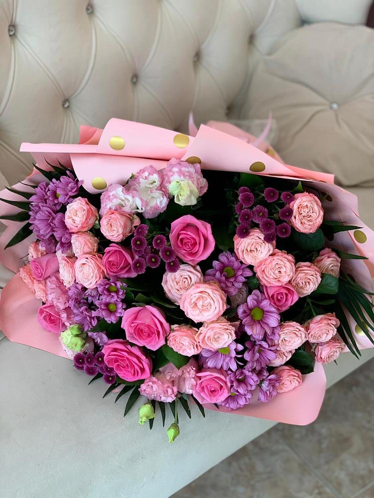 Букет цветов из: Хризантемы, Розы и Лизиантусы в Речицы