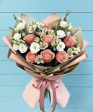 Букет цветов из:  Розы, Альстромерии и Лизиантусы в Речицы