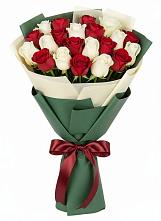 Букет Микс из красных и белых роз в Речицы