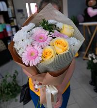 Букет цветов из:  Герберы, Розы и Хризантемы в Речицы