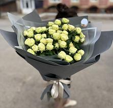 Букет Белые кустовые розы Солинеро в Речицы