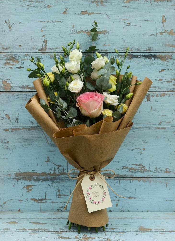 Букет цветов из: Розы и Лизиантусы в Речицы