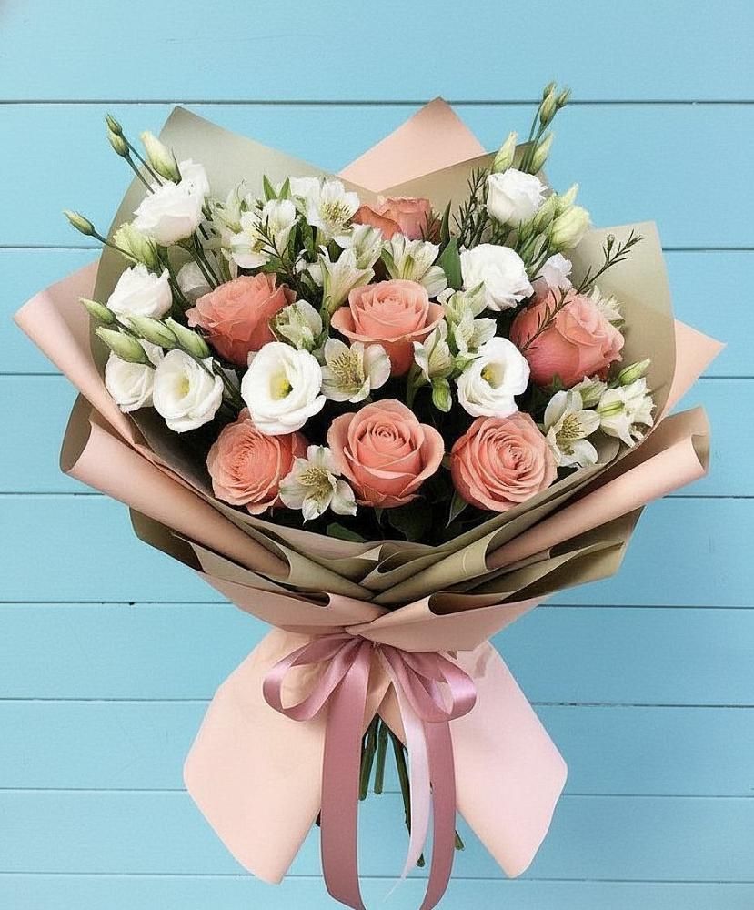 Букет цветов из: Розы, Альстромерии и Лизиантусы в Речицы