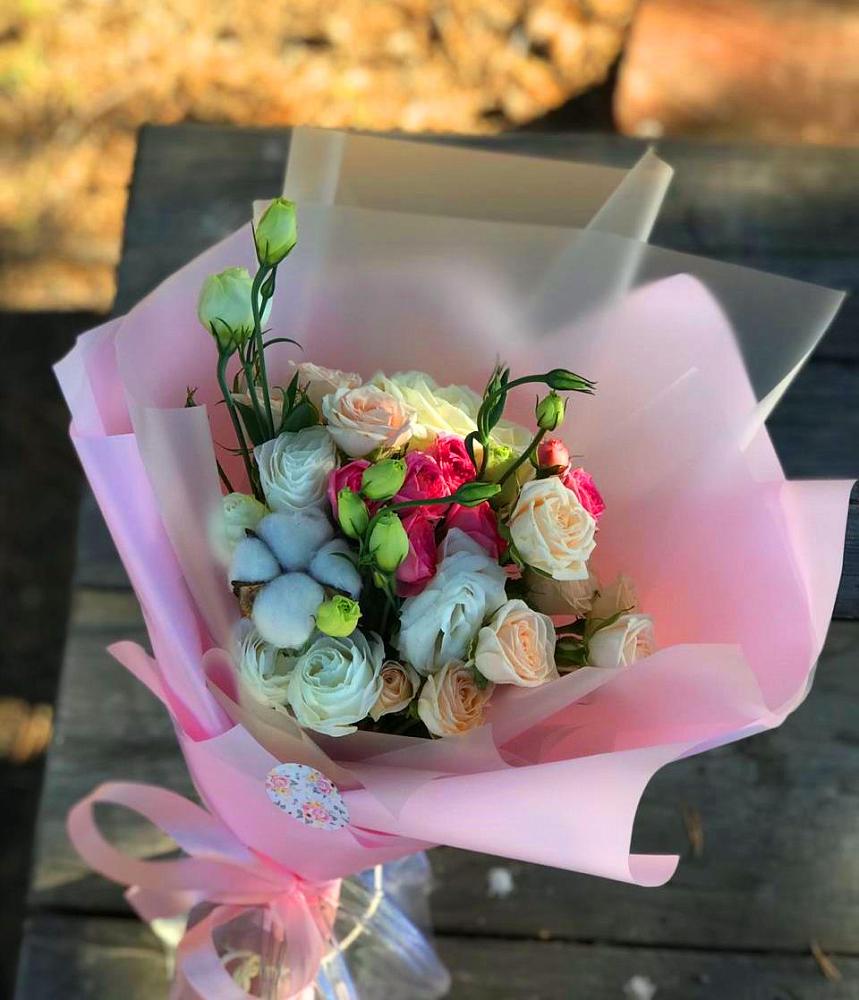 Букет цветов из: Розы и Лизиантусы в Речицы