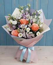 Букет цветов из:  Лизиантусы, Розы, Альстромерии и Гипсофила в Речицы