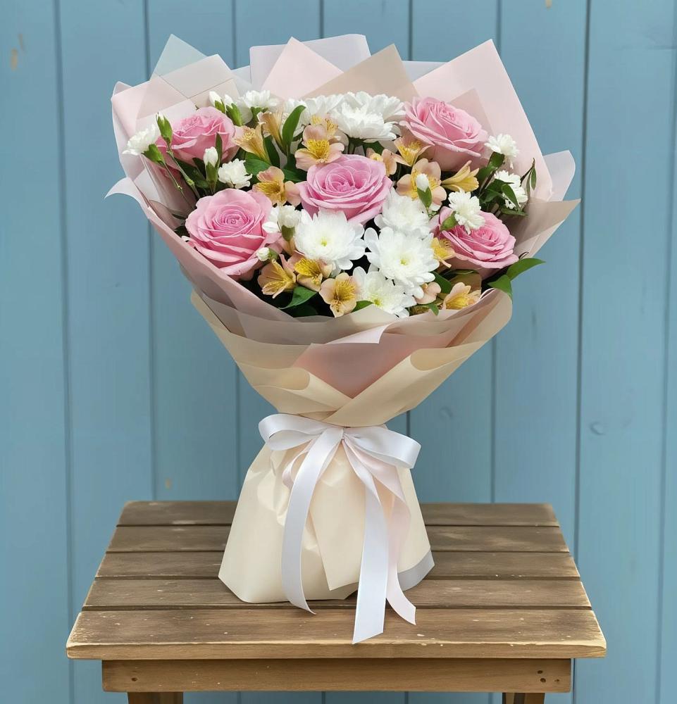 Букет цветов из: Гвоздики, Орхидеи и Розы в Речицы