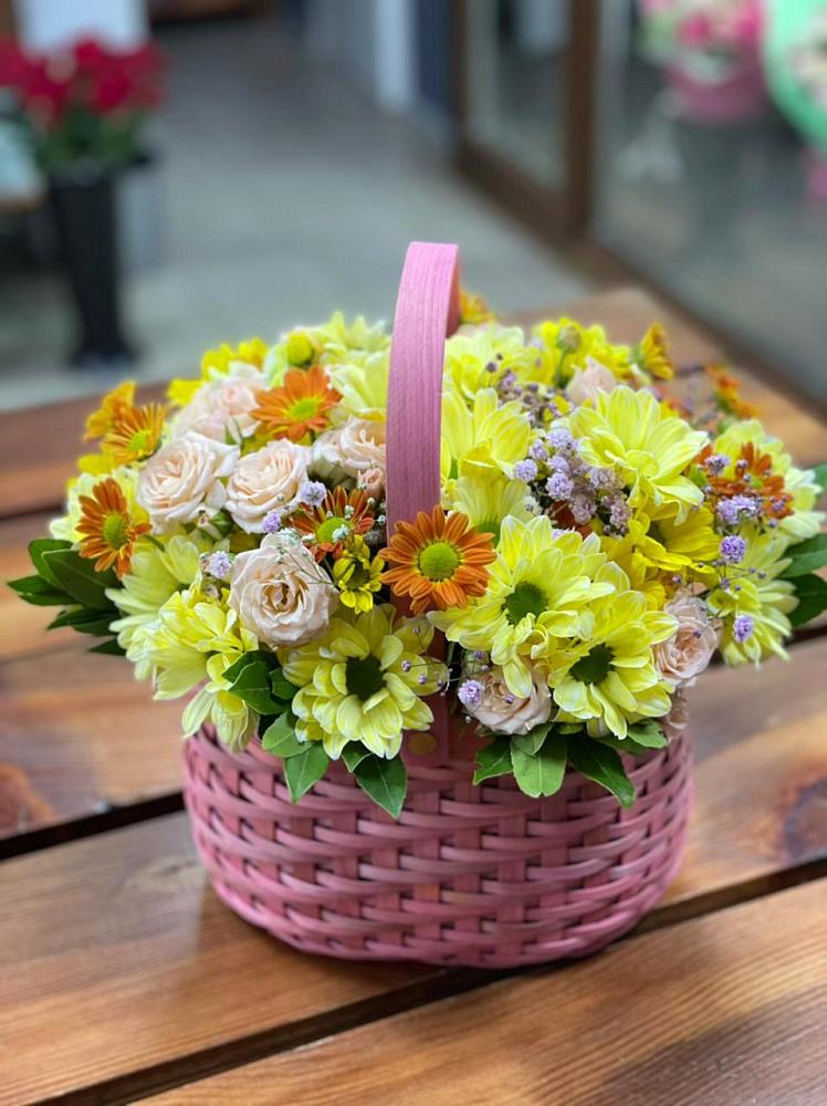 Цветочная композиция из Хризантемы и Розы в корзине в Речицы