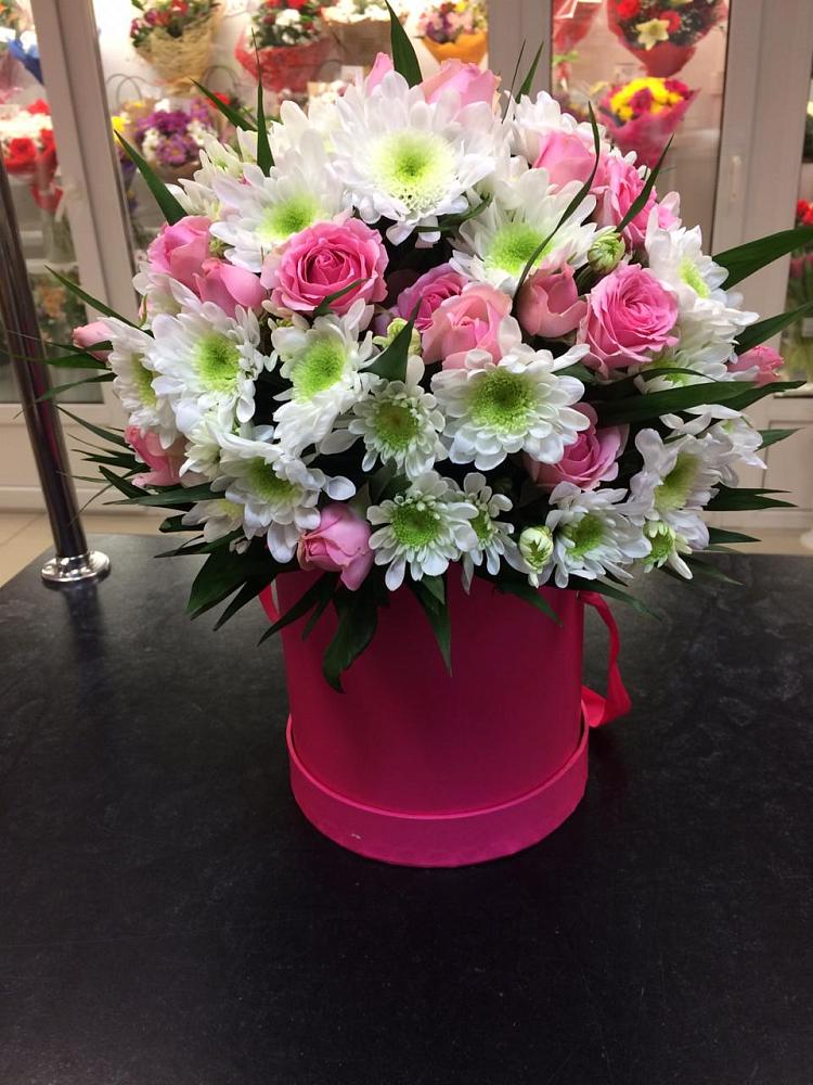 Цветочная композиция из Розы и Хризантемы в шляпной коробке в Речицы