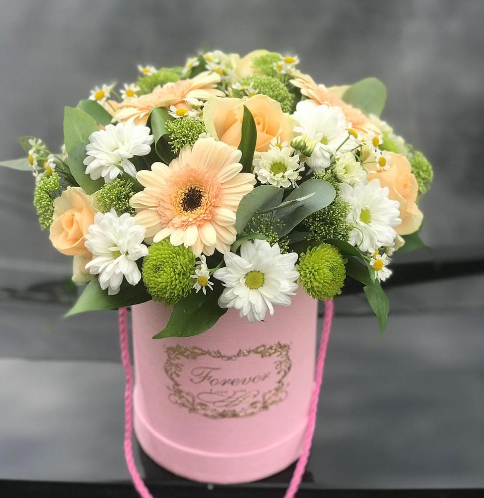 Цветочная композиция из Розы, Герберы и Хризантемы в шляпной коробке в Речицы