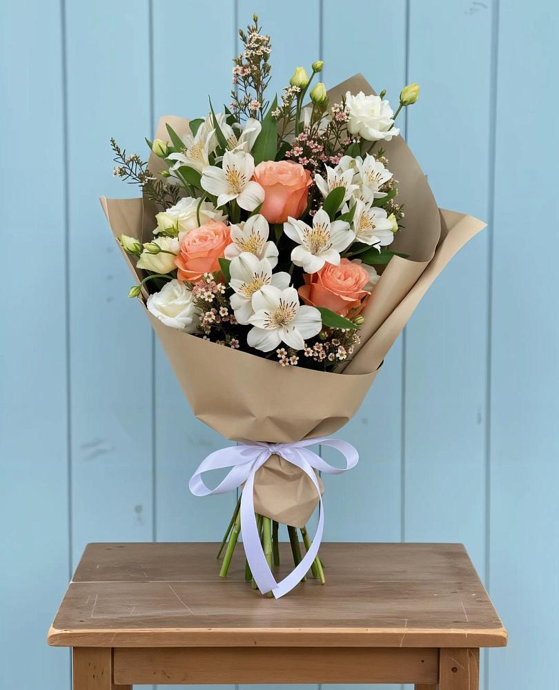 Букет цветов из: Альстромерии, Лизиантусы, Розы и Хризантемы в Речицы
